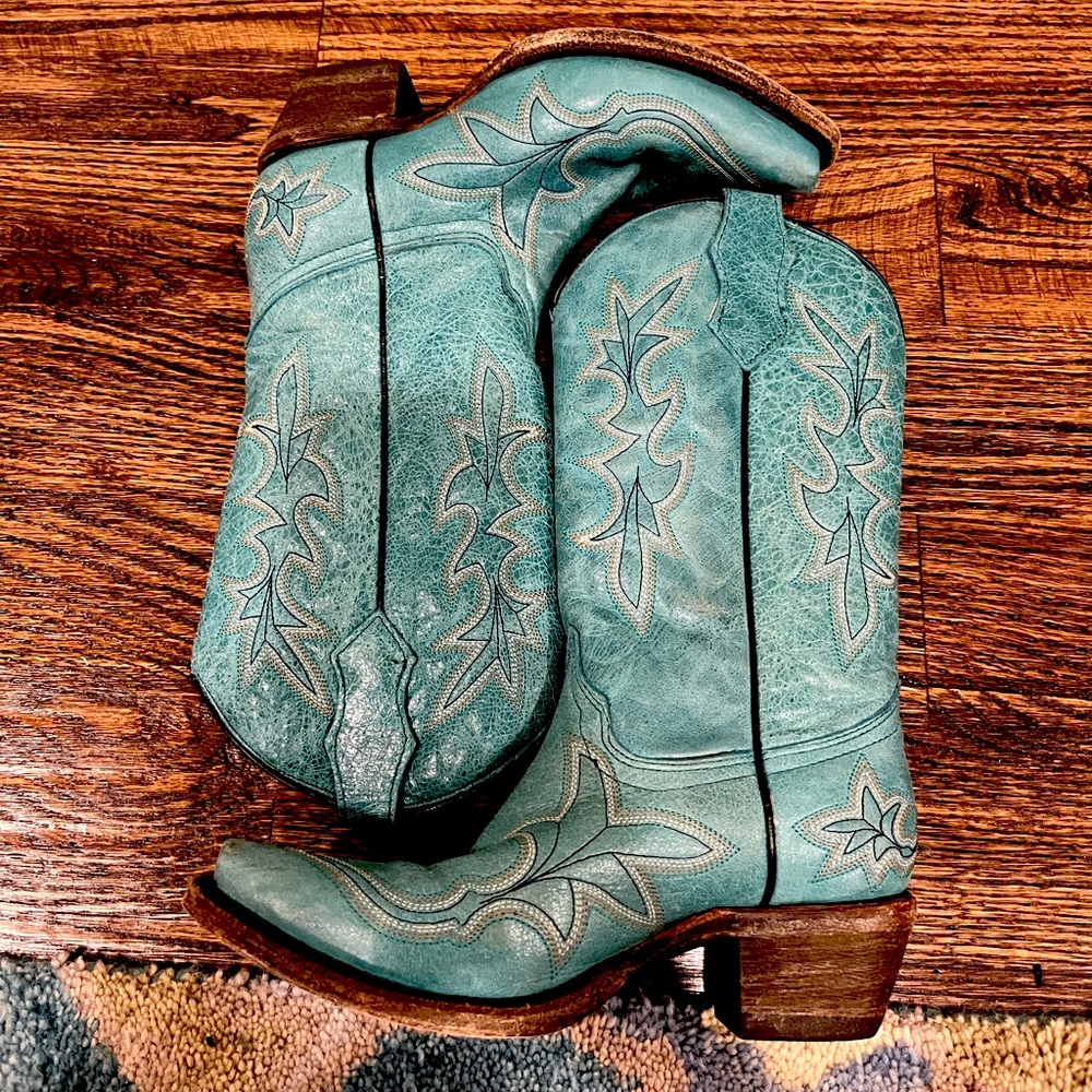 pointed toe teal corral cowboy boots